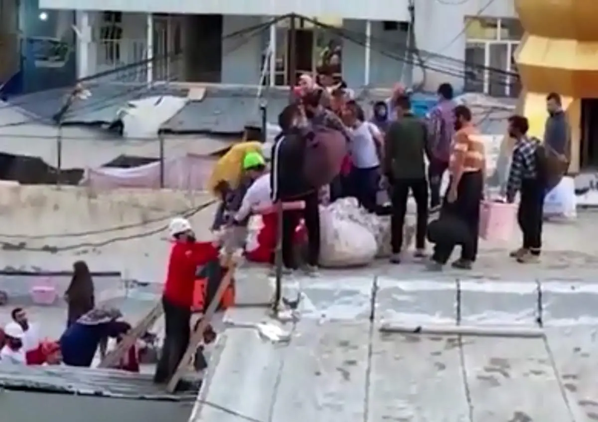 تخلیه مردم از اطراف امامزاده داوود پس از سیل دیشب+فیلم