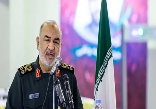 فرمانده کل سپاه: در حالی که در جنگ کاملیم هیچ چیز جنگی نیست