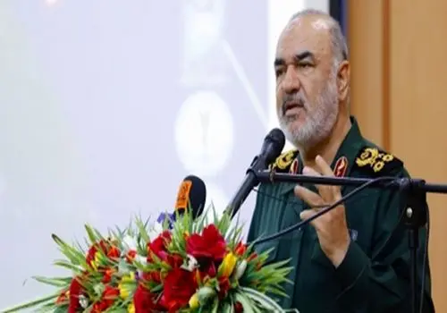 فرمانده کل سپاه: در حالی که در جنگ کاملیم هیچ چیز جنگی نیست