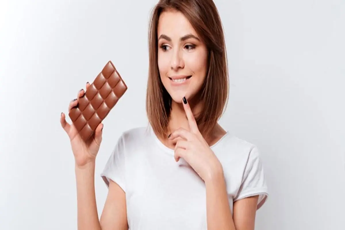 خانم‌ها در دوران قاعدگی شکلات تلخ بخورند+۷ فایده