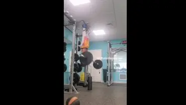 یک حرکت اعجاب انگیز ورزشی+فیلم