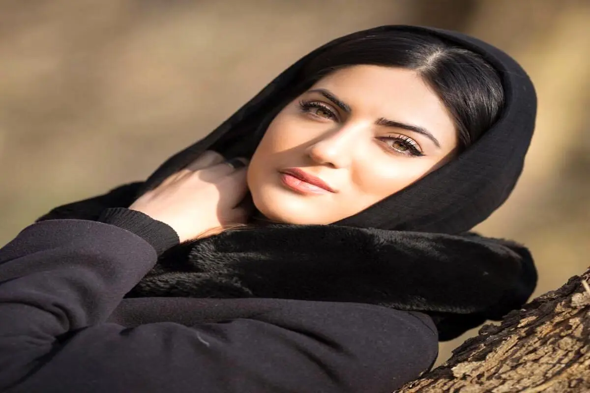 استایل هلیا امامی در پشت صحنه سریال آزادی مشروط+ عکس