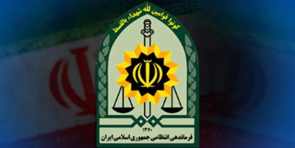ماجرای نشستن یک زن روی سقف ماشین پلیس چه بود؟ + فیلم