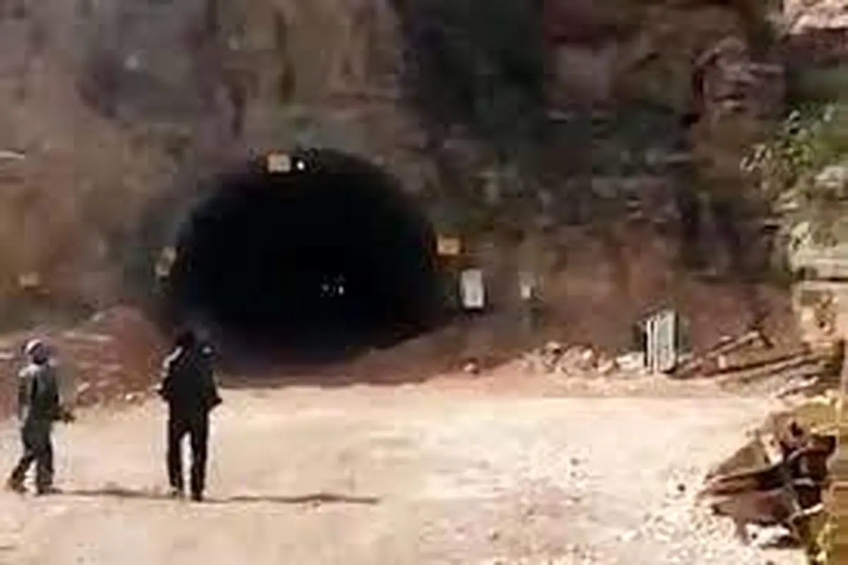 لحظه وحشتناک فرو ریختن تونلی در دهدشت؛ احتمال گیر کردن کارگران زیر آوار + فیلم