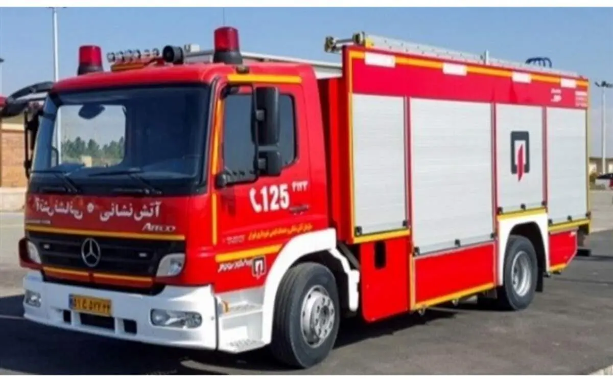 آتش نشانان ۲۰ نفر را از دل آتش نجات دادند