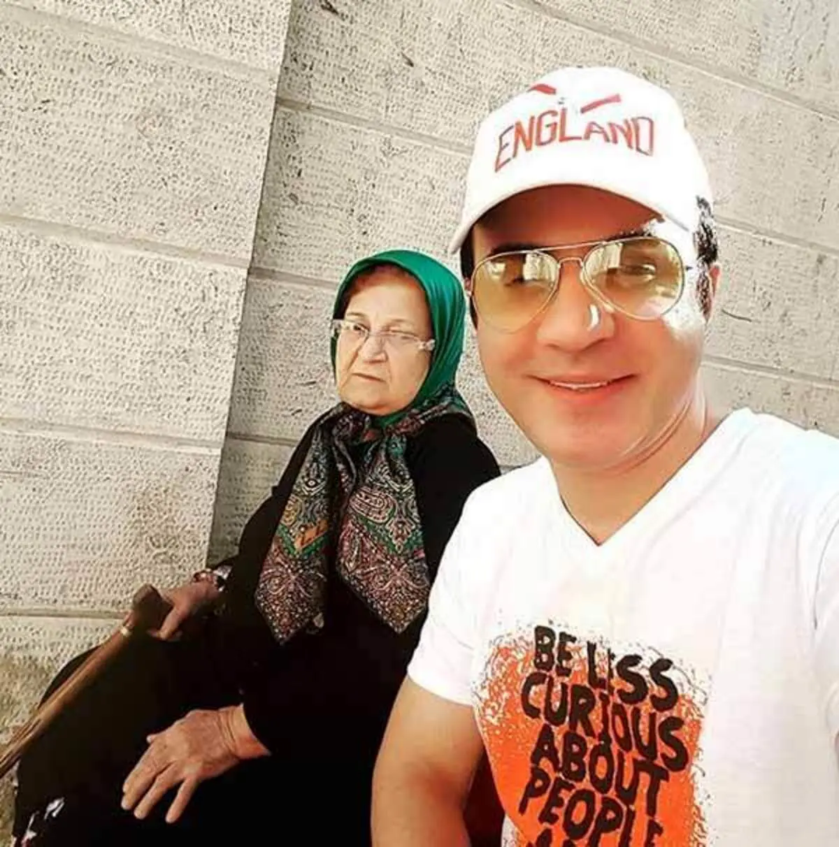 ژست باحال داریوش فرضیایی و مادرش+ عکس