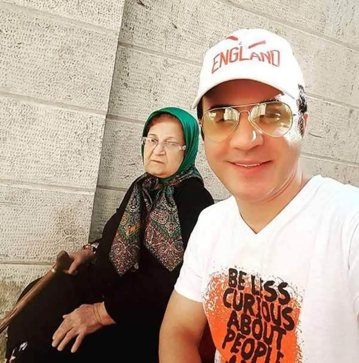 ژست باحال داریوش فرضیایی و مادرش+ عکس