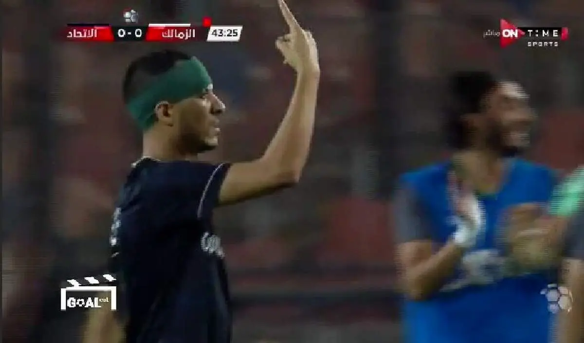 سوپرگل استثنایی از وسط زمین در لیگ مصر! + فیلم