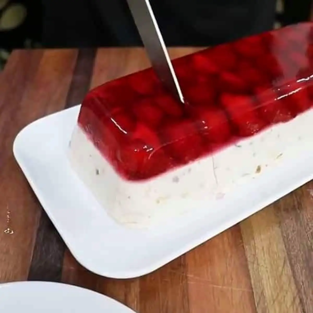 طرز تهیه دسر توت فرنگی شیک و لاکچری