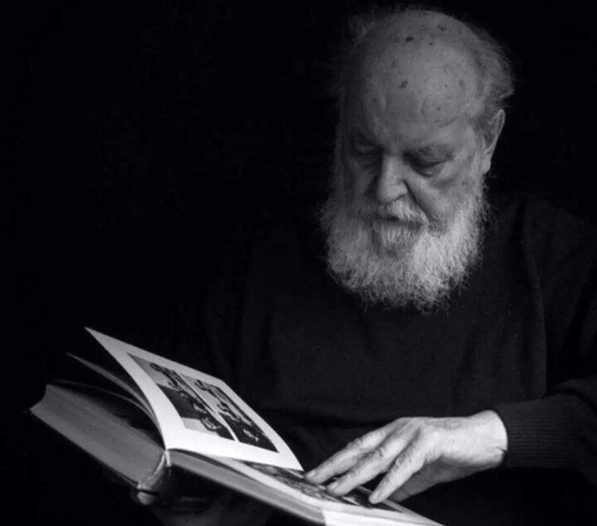 پیکر استاد ابتهاج به ایران رسید+ فیلم