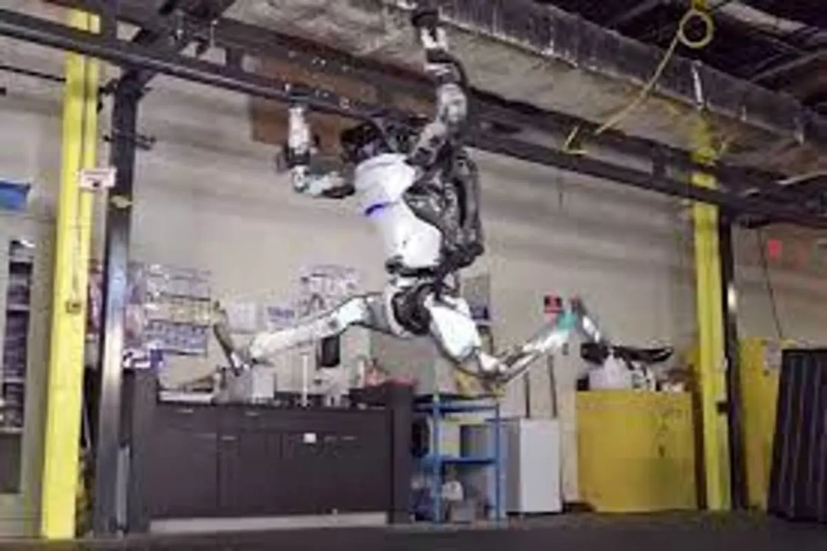 حرکات فوق‌العاده ربات ژیمناست در نمایشگاه جهانی رباتیک+فیلم
