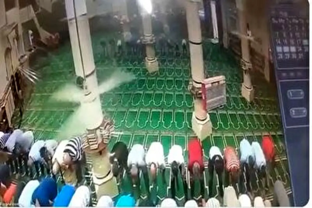 سرقت موبایل نمازگزار در مسجد! + فیلم