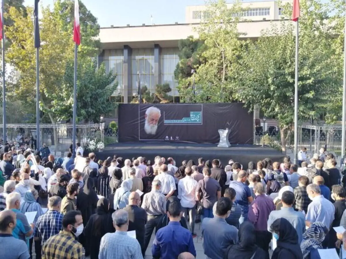 مراسم تشییع پیکر هوشنگ ابتهاج در تهران/ دختر سایه: پدرم در آخرین لحظات می‌گفت دلم می‌خواهد به رشت برگردم + فیلم و تصاویر