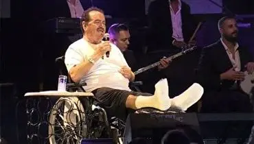 حضور ابراهیم تاتلیسس روی صحنه کنسرت بعد از تصادف با ویلچر و پای مصدوم! + فیلم