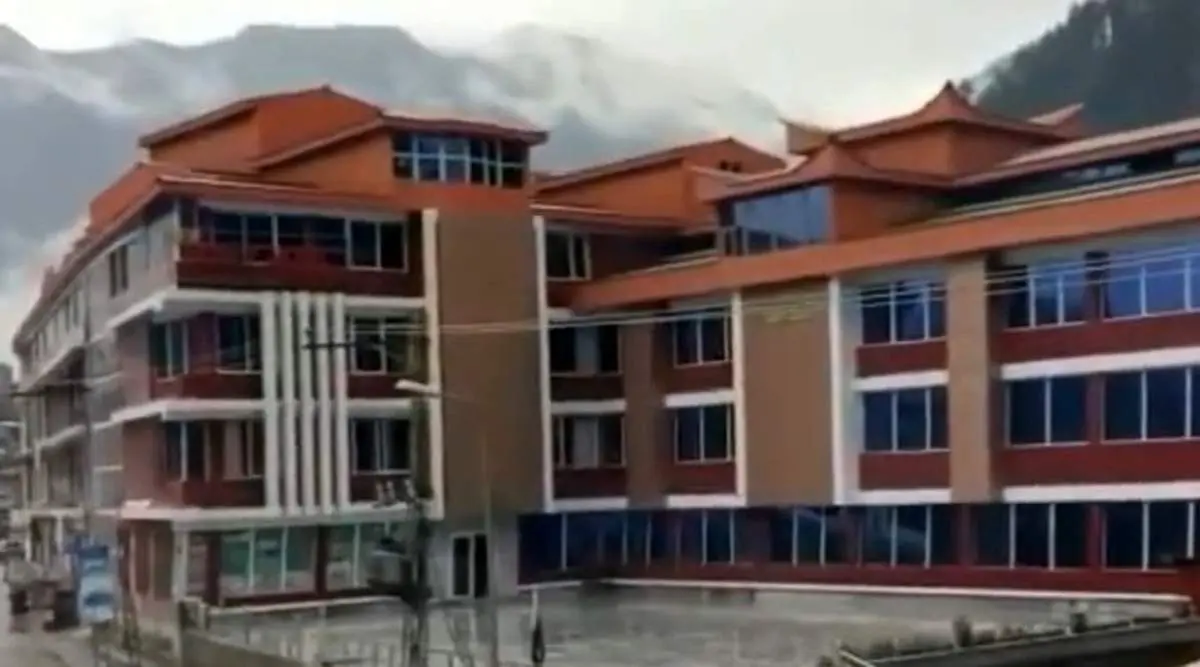 تصاویری از لحظه ریزش هتلی در پاکستان پس از وقوع سیلاب+ فیلم