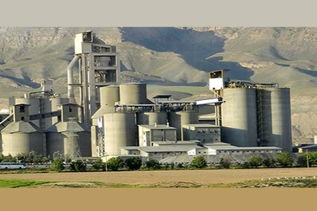آلودگی عجیب کارخانه سیمان تهران در شب!+ فیلم