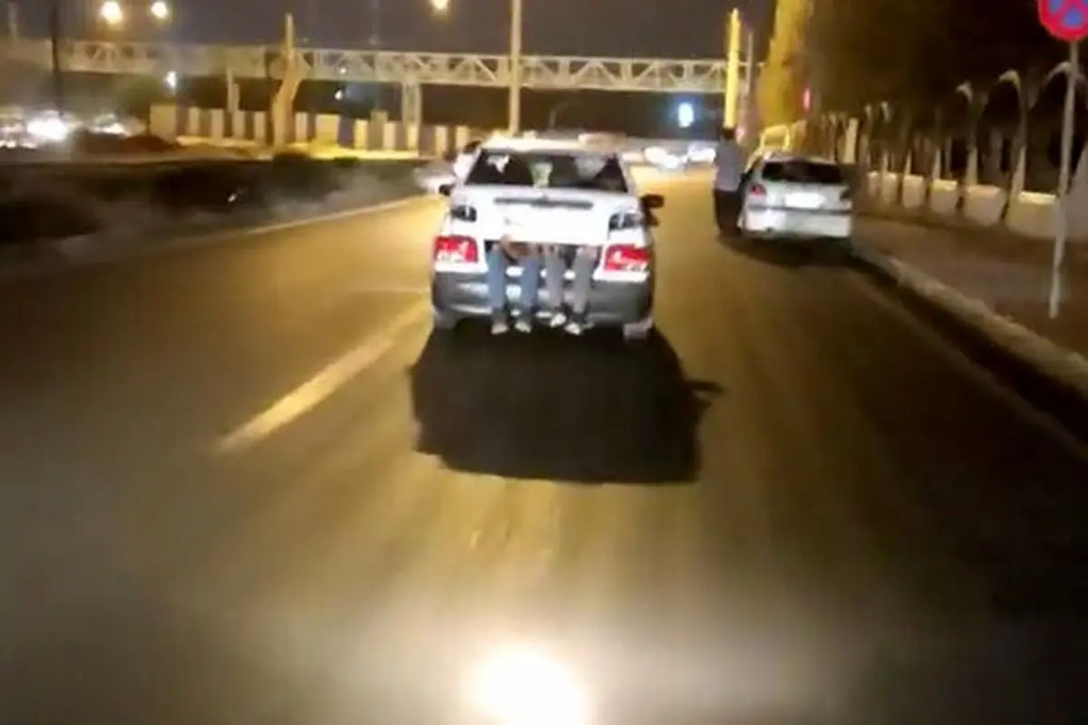 تصاویر جنجالی از سوار کردن ۳ کودک در صندوق عقب پراید توسط راننده زن در اتوبان نواب تهران + فیلم