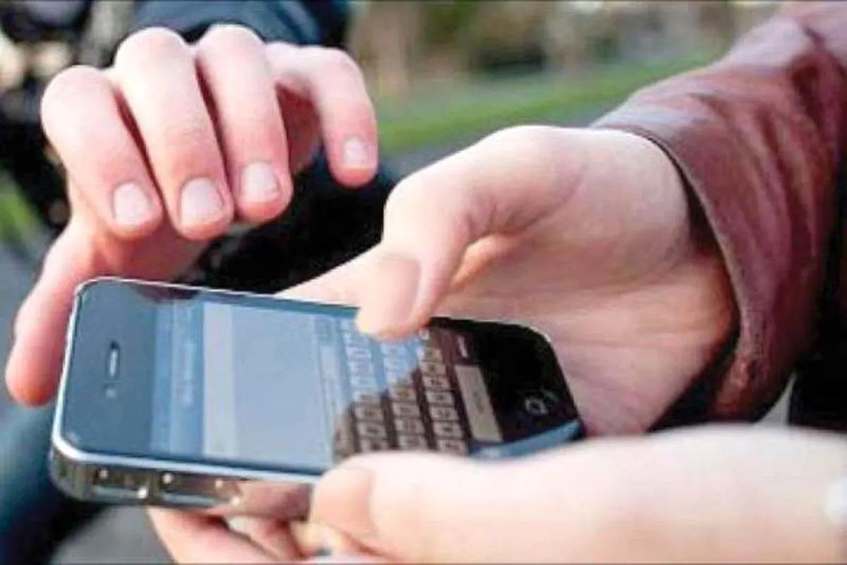 سرقت باورنکردنی موبایل یک شهروند از کافی شاپ به سبک نینجا با موتور در مشهد + فیلم