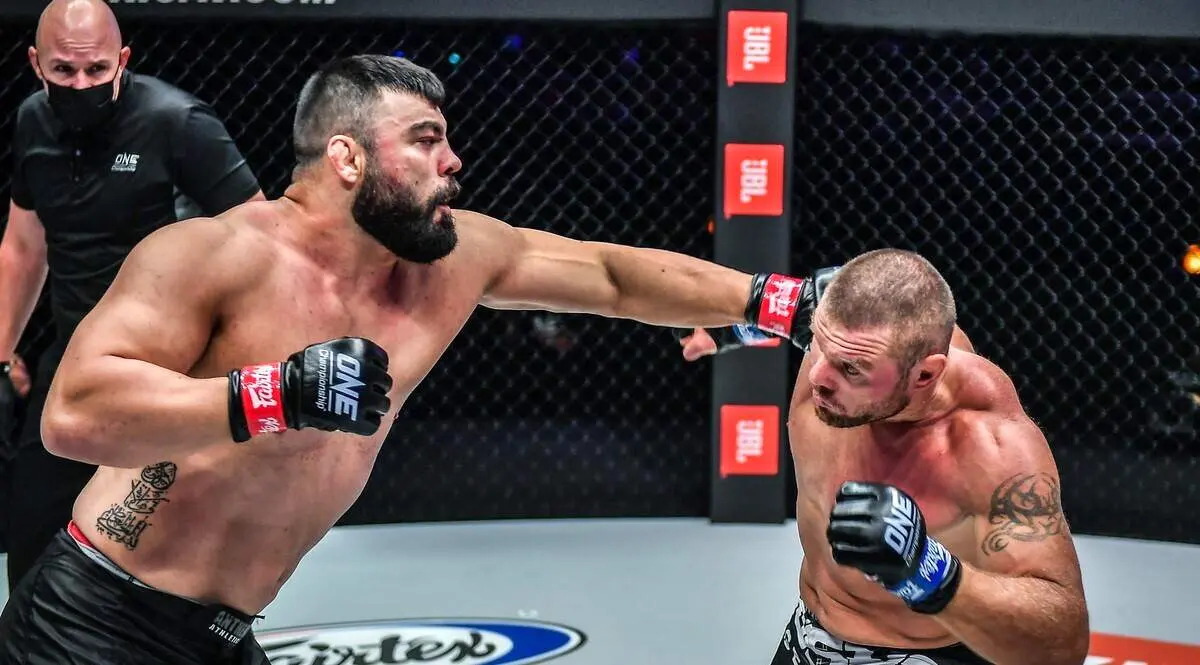 جنگ کلامی فایتر روس با امیر علی‌اکبری؛ این هالک ایرانی جدی است