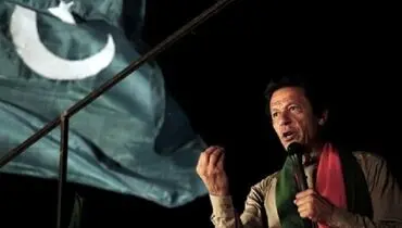 فرود اضطراری هواپیمای حامل عمران خان