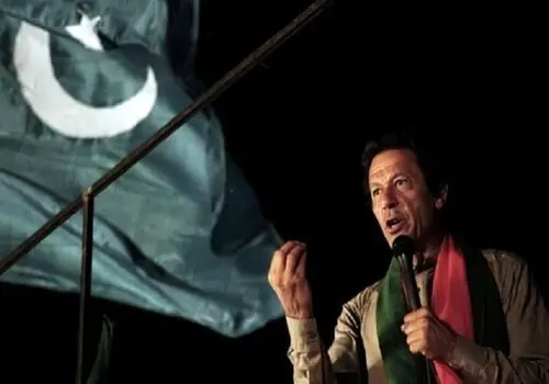 عمران خان و همسرش به قید وثیقه آزاد شدند