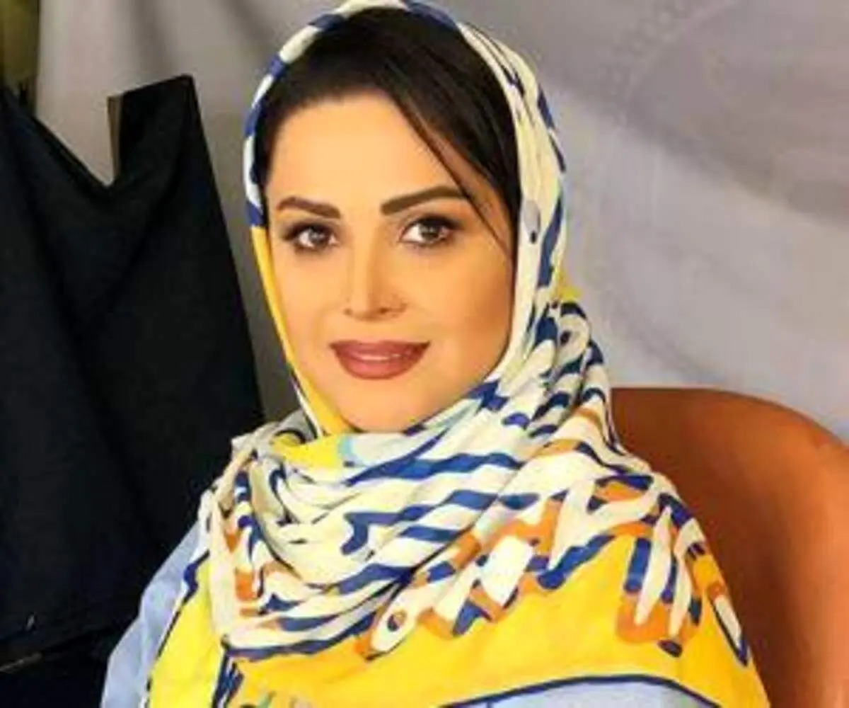 عکس جدید خانم بازیگر معروف با شال رنگی رنگی و جیغ!