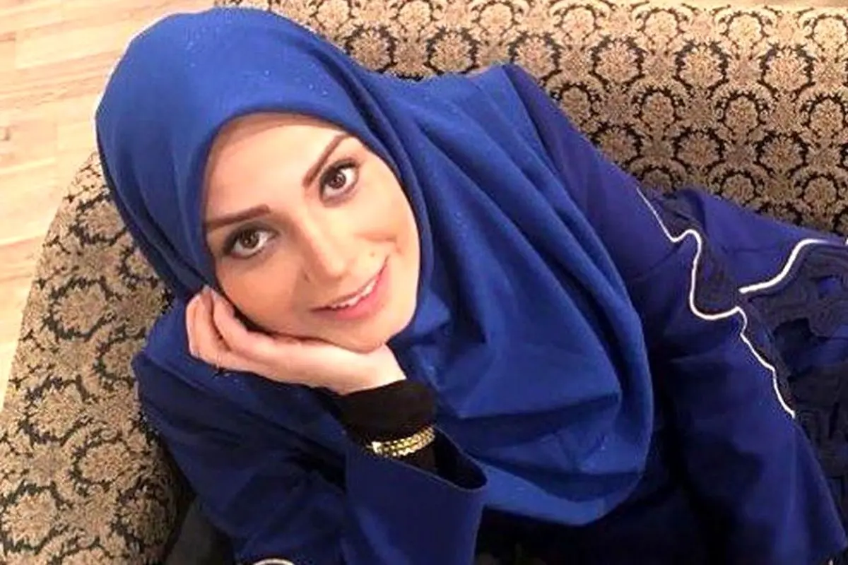 استایل عجیب و غریب خانم مجری پر حاشیه با شلوار سوسماری!+ عکس
