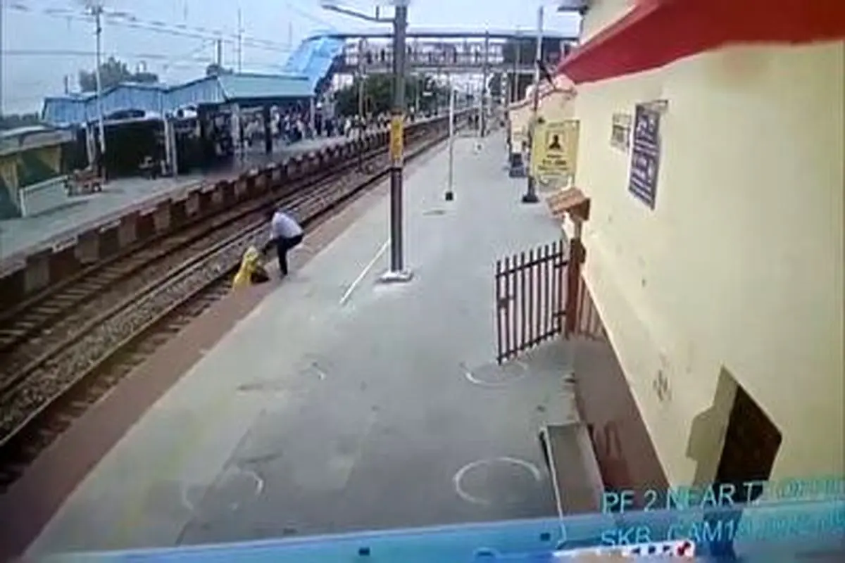 نجات به موقع یک زن از برخورد با قطار + فیلم
