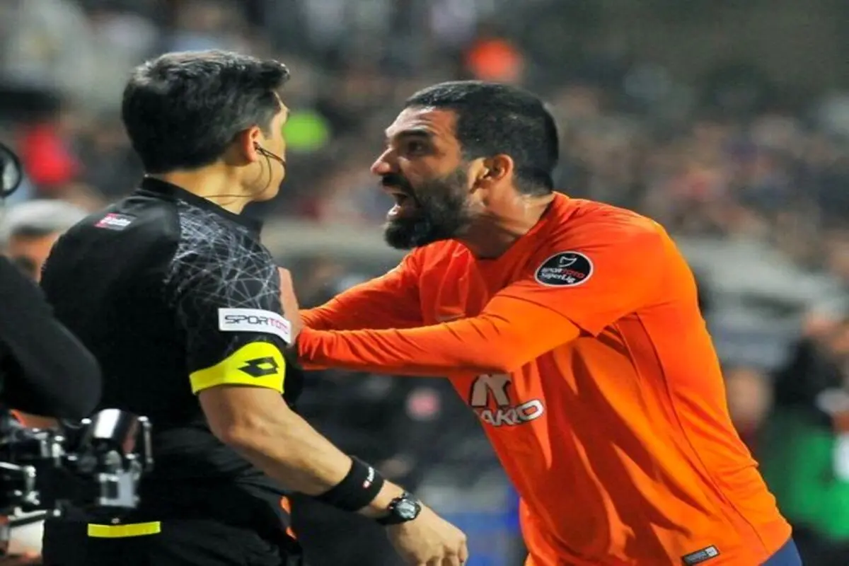خداحافظی ستاره جنجالی ترکیه از فوتبال