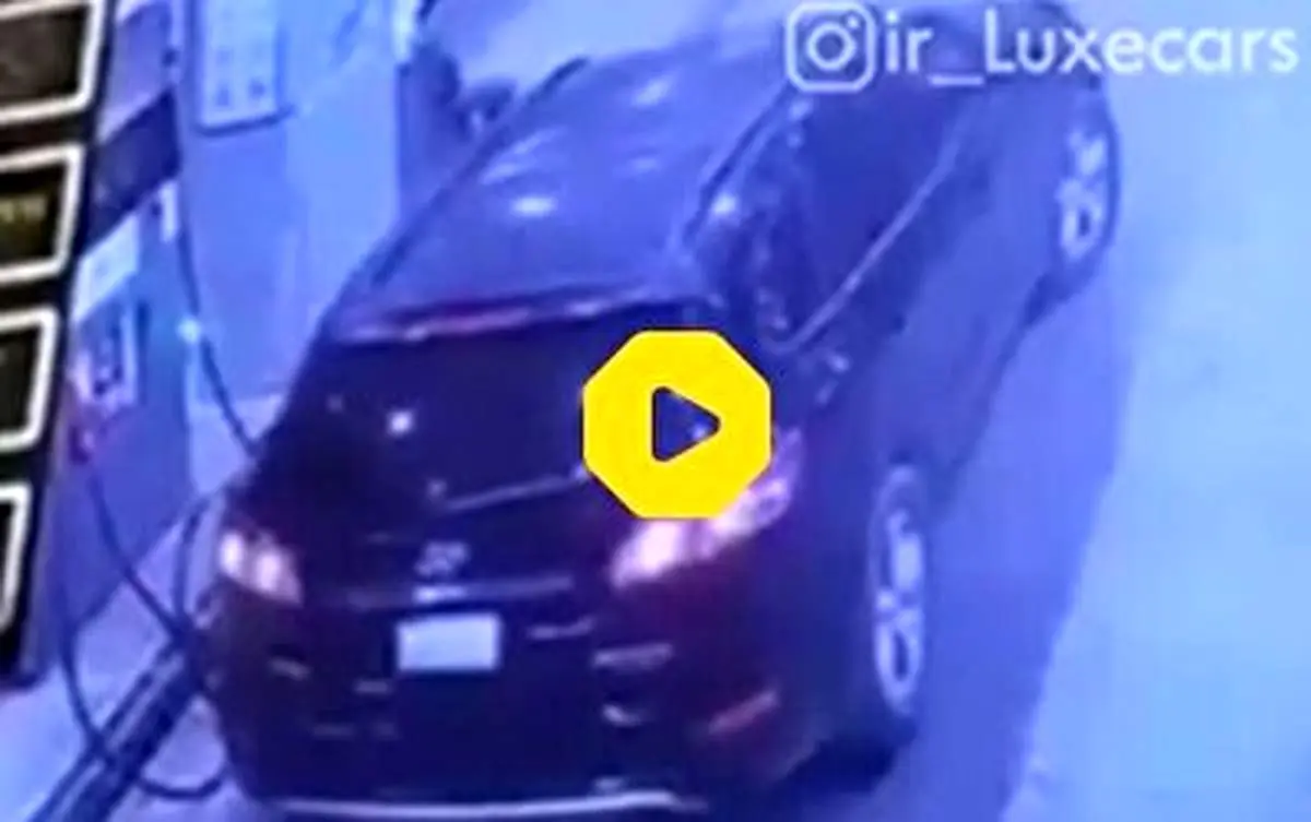 لحظه هولناک آتش گرفتن خودروی لوکس شاسی‌بلند در پمپ بنزین؛ فرار سرنشینان+ فیلم