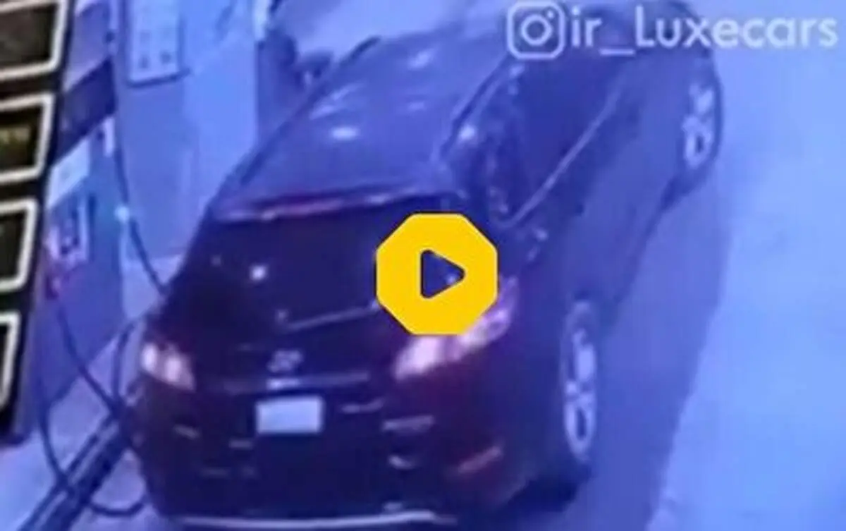 لحظه هولناک آتش گرفتن خودروی لوکس شاسی‌بلند در پمپ بنزین؛ فرار سرنشینان+ فیلم