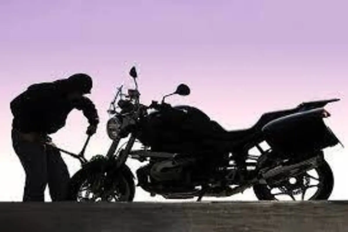 تصاویری از لحظه سرقت ناموفق یک موتورسیکلت در دزفول+فیلم
