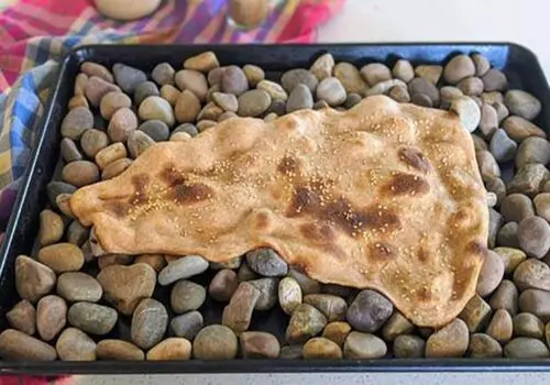 طرز تهیه نان سنگک در خانکی بدون سنگ 
