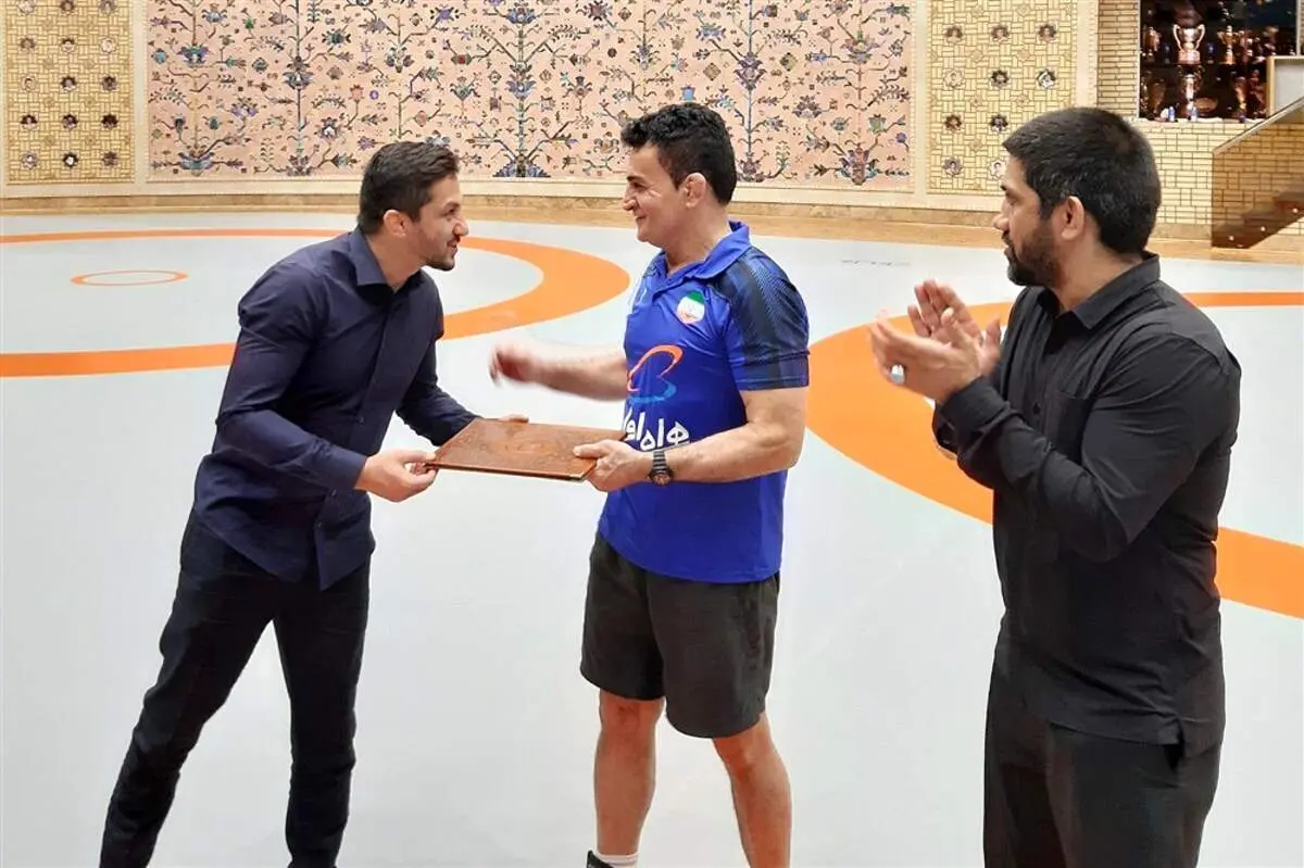 واکنش دبیر به انتقادات تند علیه بنا/ با آبروی محمد بنا بازی نکنید!+ فیلم