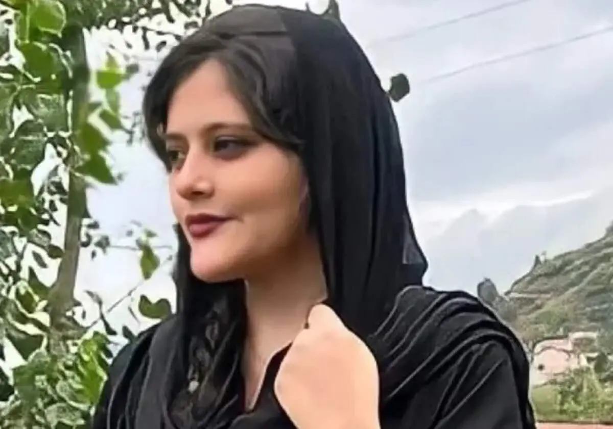خاکسپاری پیکر مهسا امینی با حضور مردم سقز در آرامستان آیچی + فیلم