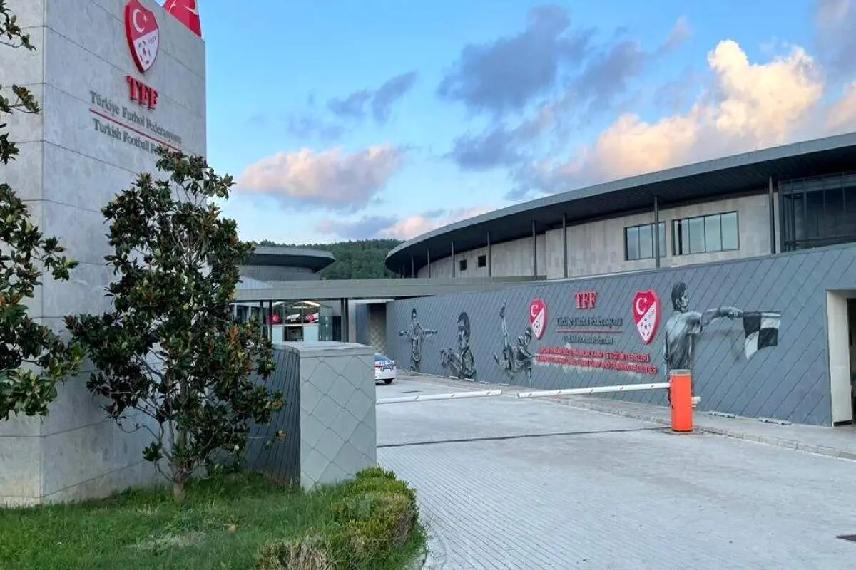 اتفاق گانگستری و وحشتناک در حوالی فدراسیون فوتبال ترکیه/ شلیک ۱۱ گلوله به سمت ساختمان فدراسیون!