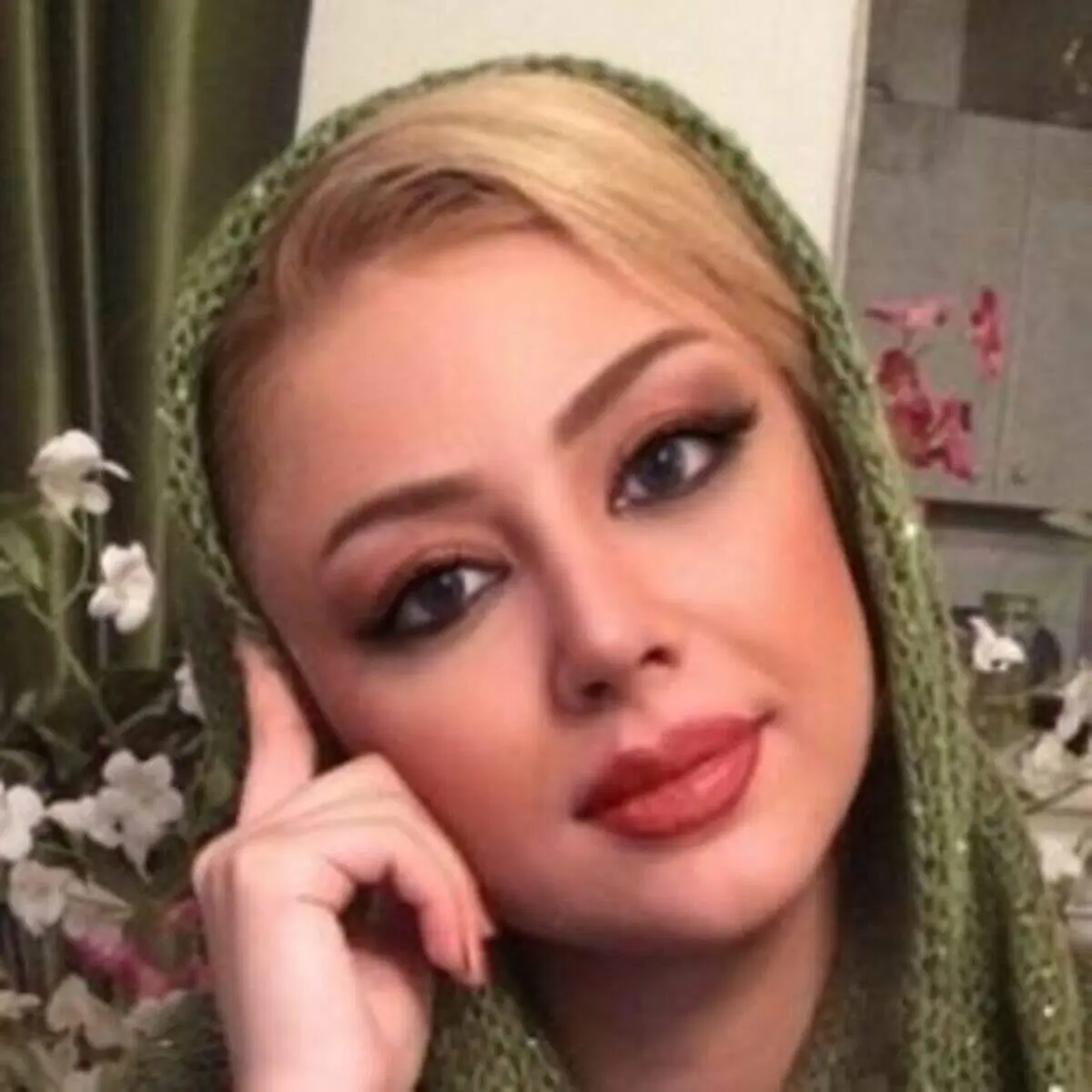 ست کردن خانم بازیگر با کیک تولدش!+ عکس