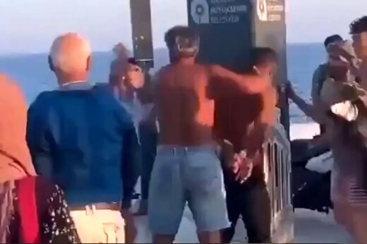 ضرب‌ و شتم وحشیانه یک مرد با دست‌های بسته در سواحل ترکیه به جرم فیلمبرداری از زنان + فیلم