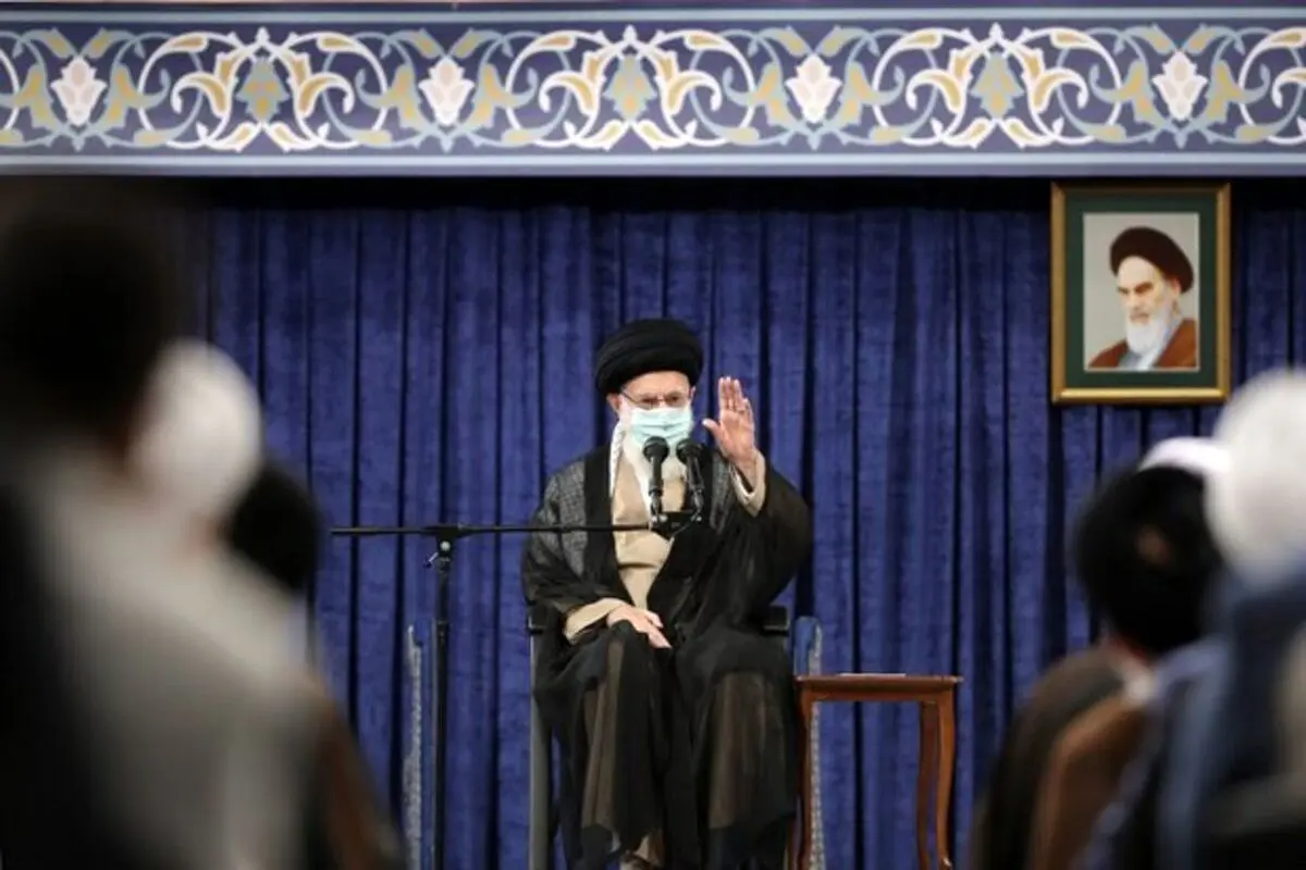رهبر انقلاب: جمهوری اسلامی اژدهای هفت‌سر استکبار را عقب راند