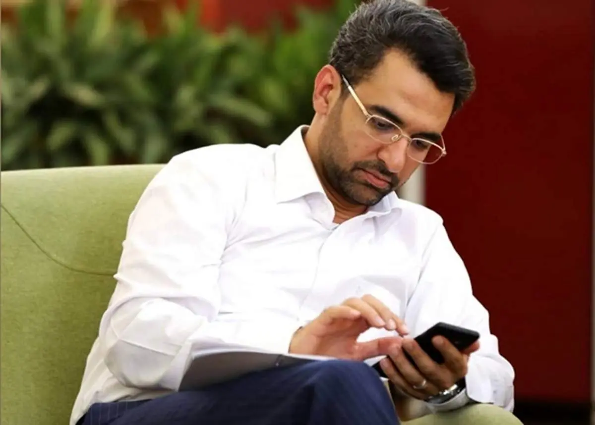 یادداشت آذری جهرمی درباره اینترنت ماهواره‌ ای در نسل جدید گوشی‌ ها