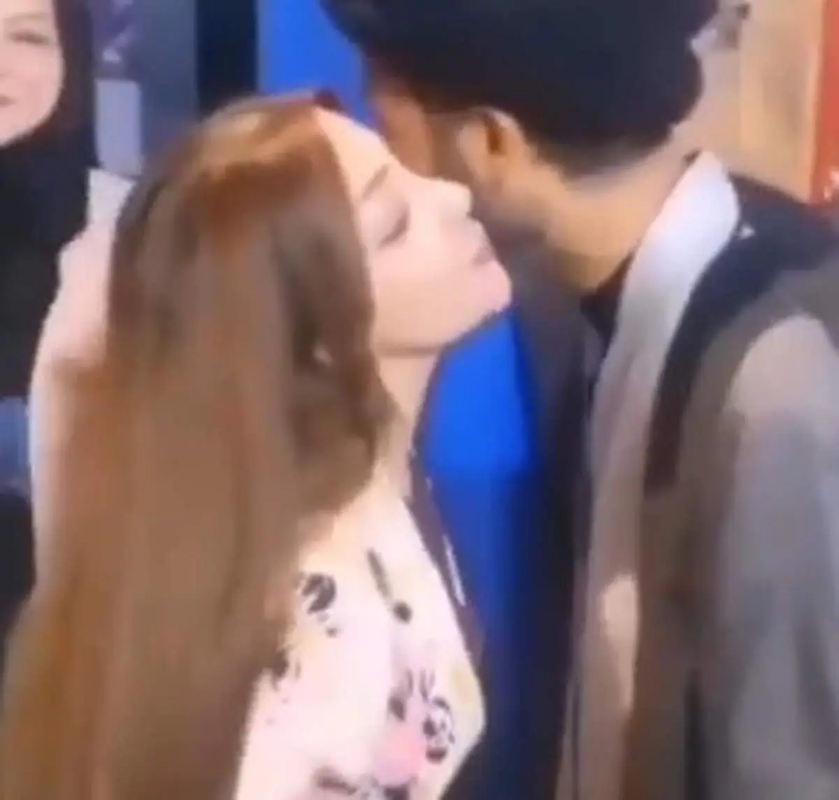 روحانی عراقی بعد از روبوسی با زنان به صدر پناه برد+ فیلم