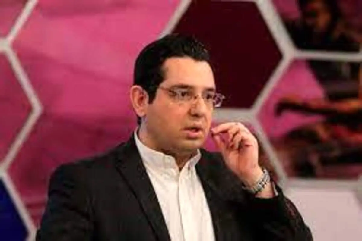 مشکل فنی بامزه در برنامه فوتبال برتر و اکو شدن صدای محمدرضا احمدی+فیلم