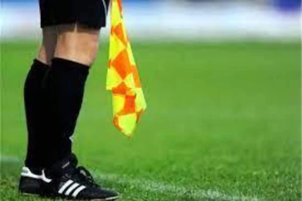 تصمیم جنجالی داور صربستانی: VAR با استفاده از گوشی همراه یک تماشاچی!+فیلم