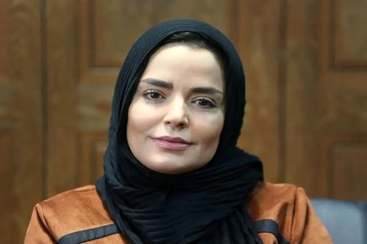 شلوار پارهپاره خانم بازیگر با مانتویی شیک!+ عکس