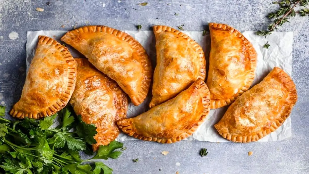 طرز پخت پیراشکی گوشت، خوشمزه و مجلسی+ فیلم
