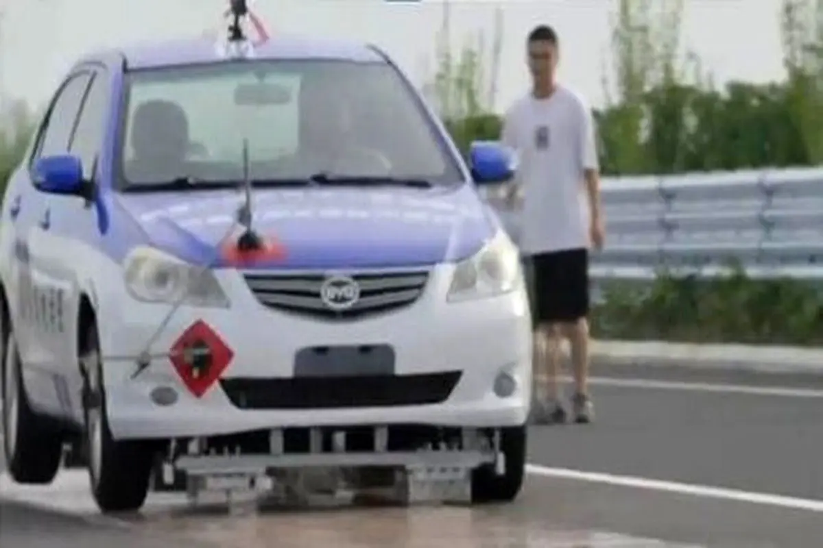 پرواز حیرت‌انگیز خودروی چینی با سرعتی باورنکردنی! + فیلم