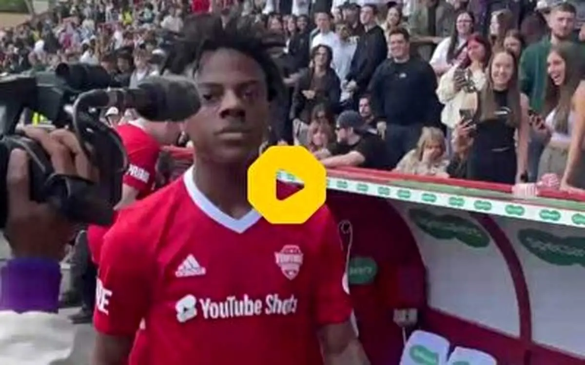 واکنش عجیب یک بازیکن به شکست در فوتبال؛ گریه جنجالی مقابل دوربین!+ فیلم