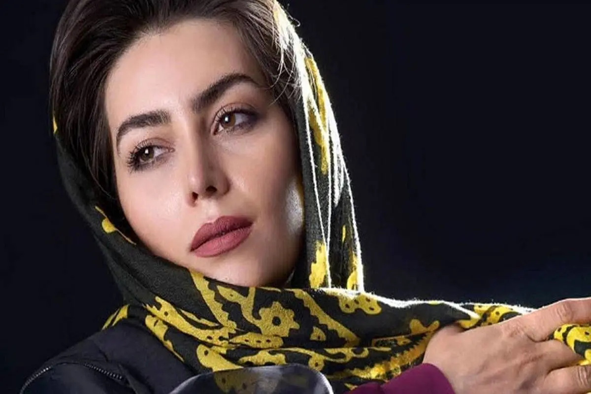 خانم بازیگر معروف در لباس سفید عروس در کنار میکاپ آرتیستش+ عکس
