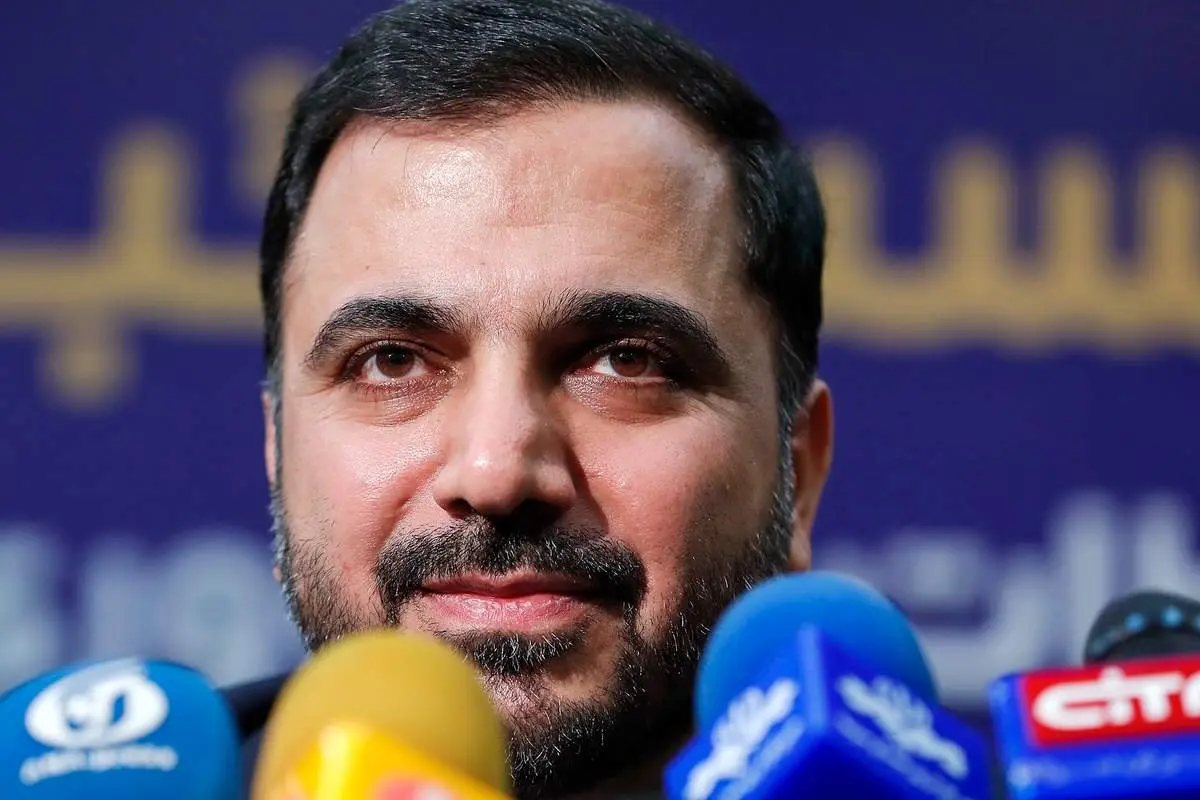 لبخند بیرحمانه آقای وزیر، سوژه شد