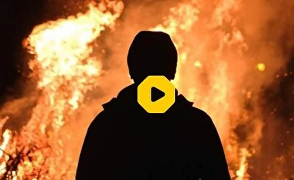 لحظه هولناک و دلخراش خودسوزی یک مرد روس در ایستگاه اتوبوس / ۱۶+